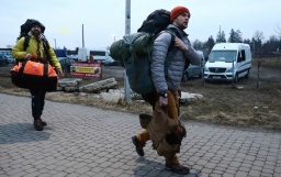 
Можно и без паспорта. Как переселенцам получить выплаты и соцуслуги
