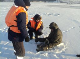 Под Константиновкой к рыбакам выезжали спасатели