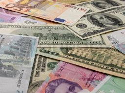 НБУ установил официальный курс на уровне 28,24 гривны за доллар
