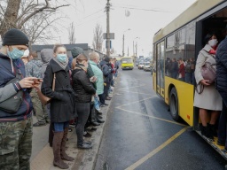 Кабмин дал добро на перевозку более 10 человек в общественном транспорте во время карантина