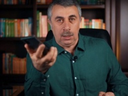 Доктор Комаровский рассказал, как правильно пользоваться мобильными телефонами на время коронавируса