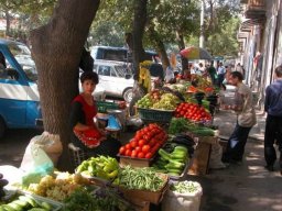 Торговля под открытым небом «с асфальта» остается «визитной карточкой» Украины - эксперт