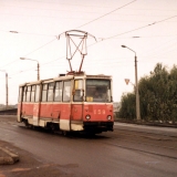 Вагон 158 3-го маршрута на путепроводе через ж/д и улицу Ленина. Фото АО, 31.10.1991.