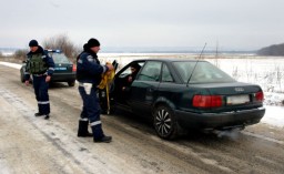 Правоохранители Константиновки оказали помощь водителю в сложной ситуации