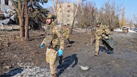 Перші хвилини після удару по Костянтинівці: порятунок поранених під обстрілами