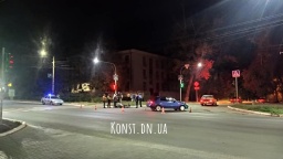 ДТП в Константиновке: Двое людей пострадали от столкновения такси и скутера
