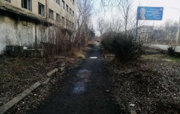 Полоса препятствий для пешеходов: Как выглядят тротуары в Константиновке (фото)
