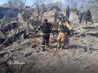​Константиновка: на месте авиаудара продолжаются аварийно-спасательные работы