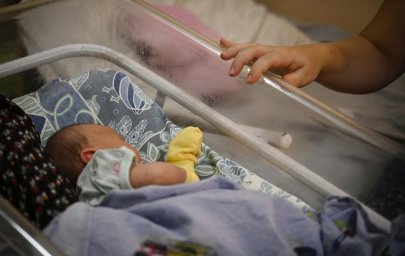 Как оформить помощь при рождении ребенка в Украине