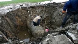 ​В связи с порывом на водоводе в Белокузьминовке временно остановлено водоснабжение