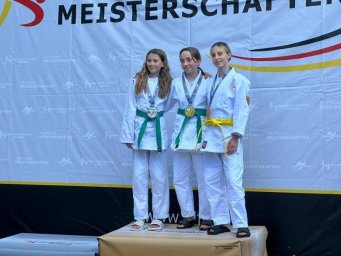 Юная спортсменка из Константиновки добыла в борьбе бронзу на чемпионате Германии по джиу-джитсу