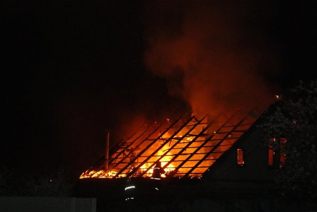 ​В Константиновке во время тушения пожара пожарные спасли мужчину
