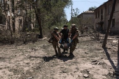 Трое гражданских ранены в Константиновке в результате удара ФАБ-250 — помощь оказали полицейские парамедики