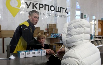 "Укрпочта" начала выдачу LED-ламп пенсионерам во всех городах Украины