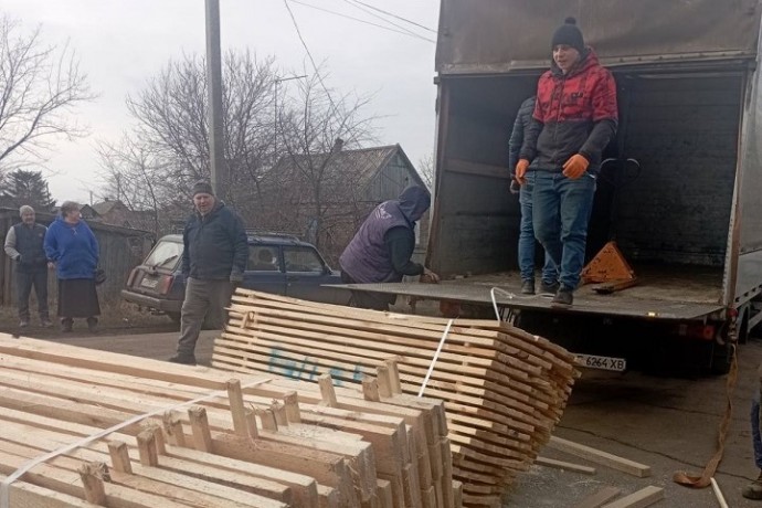 Константиновка: выдача стройматериалов и эвакуация семей продолжаются