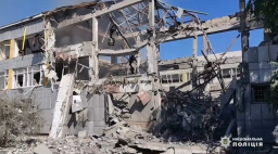 Авиаударом повреждена еще одна школа в Бахмуте