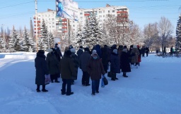 В Константиновке горожане перекрыли трассу, чтобы вызвать мэра - репортаж