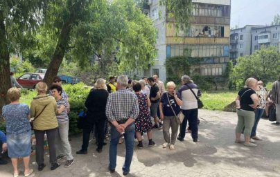 В Константиновке раздали стройматериалы жителям пострадавших многоэтажек
